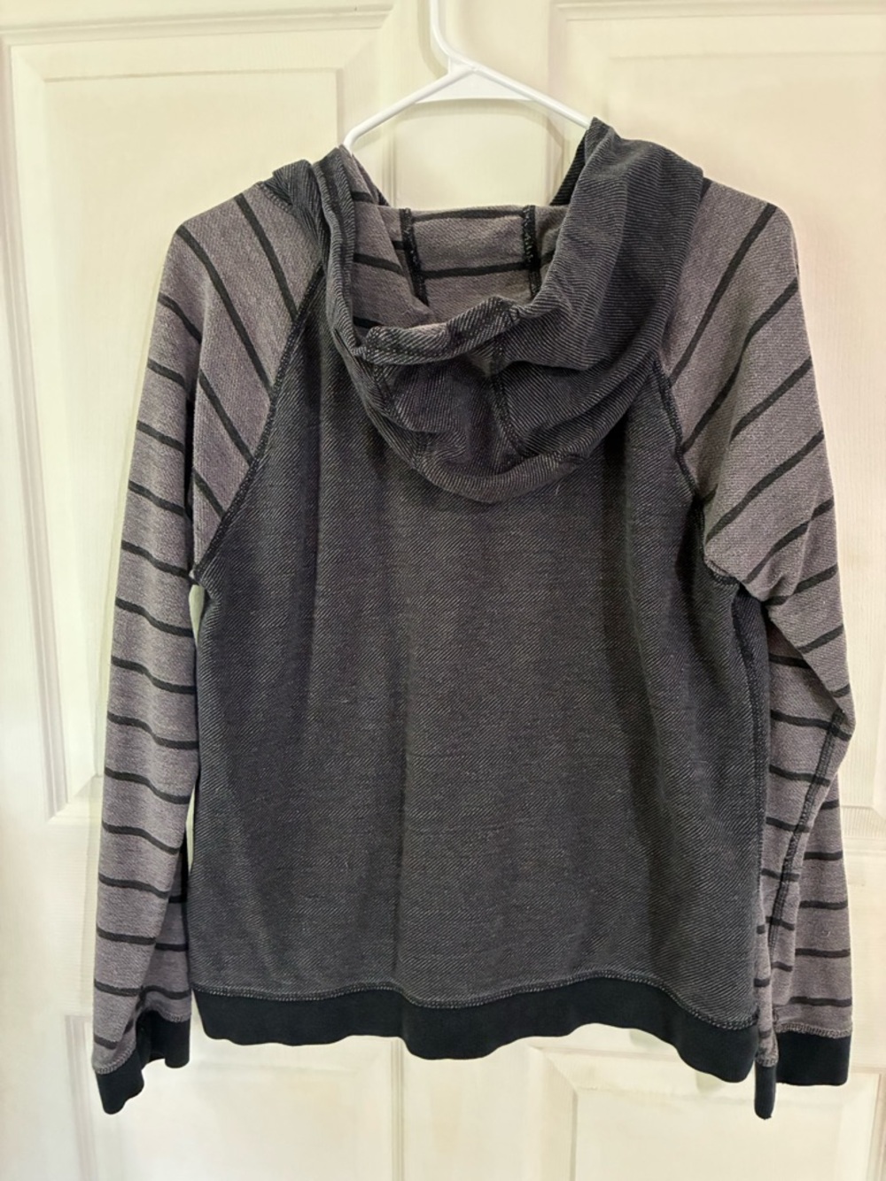 Hurley Gray Striped Hoodie with Tiger Graphic - Picture 3 of 3